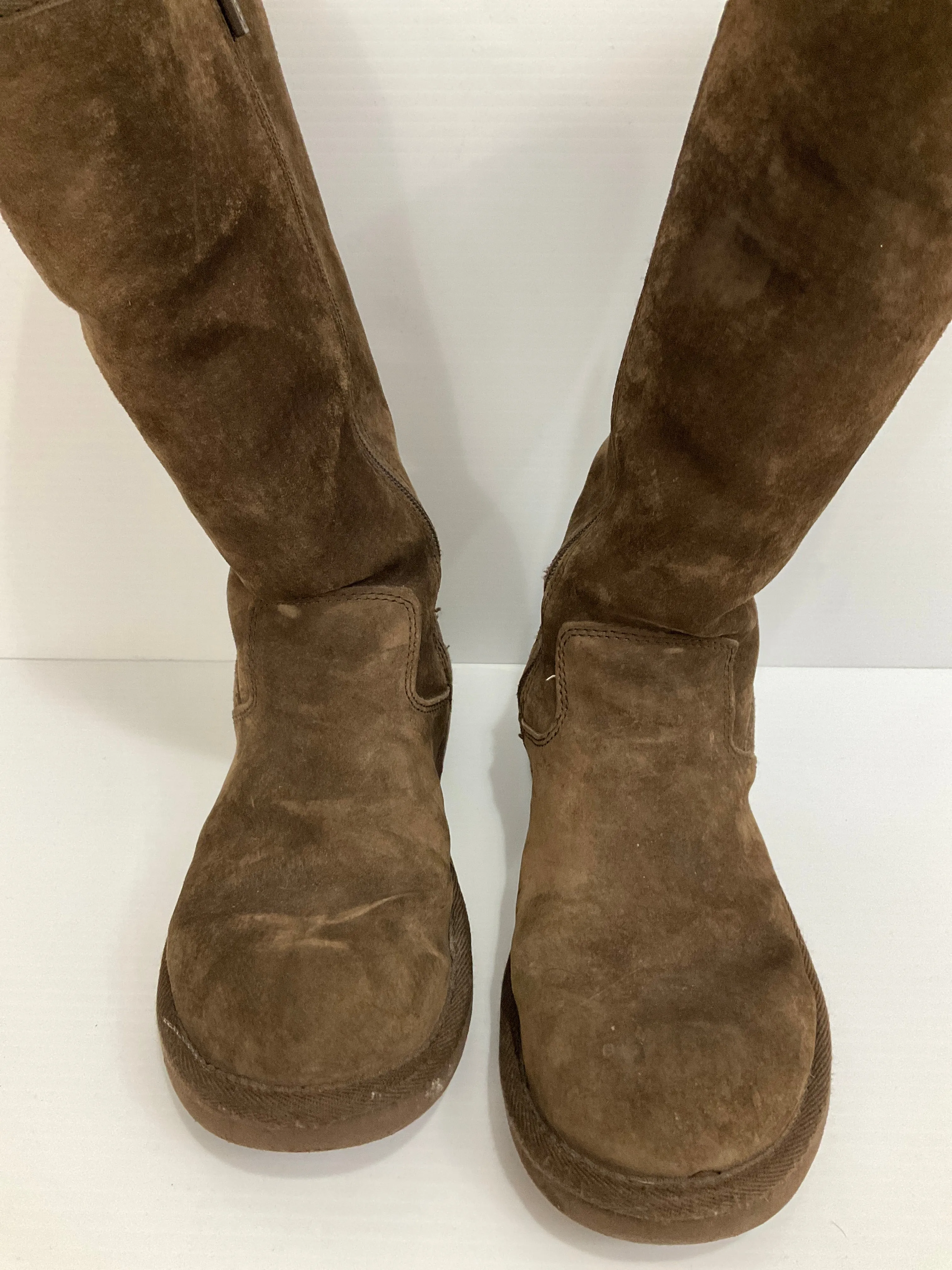 Boots Snow By Ugg  Size: 8