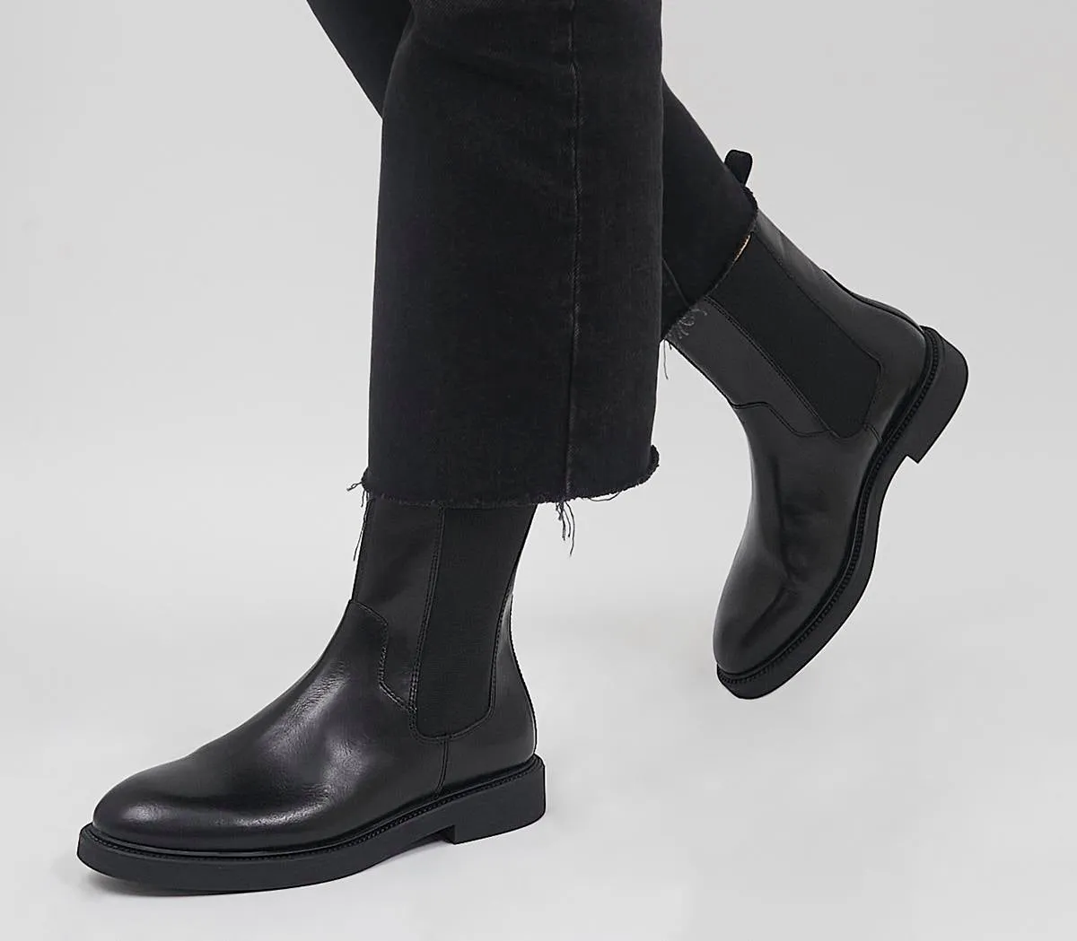 Womens Vagabond Shoemakers Alex High Chelsea Boots in Black